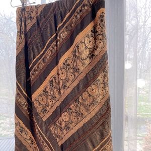 Lavender Road cute skirt with Amazing design. Colors are Very cute size12